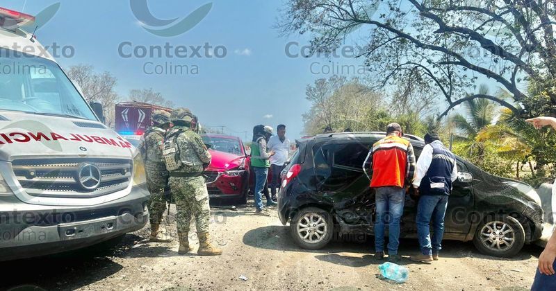 En este momento estás viendo Aparatoso accidente en la autopista Colima–Manzanillo deja cuatro lesionados, entre ellos dos menores