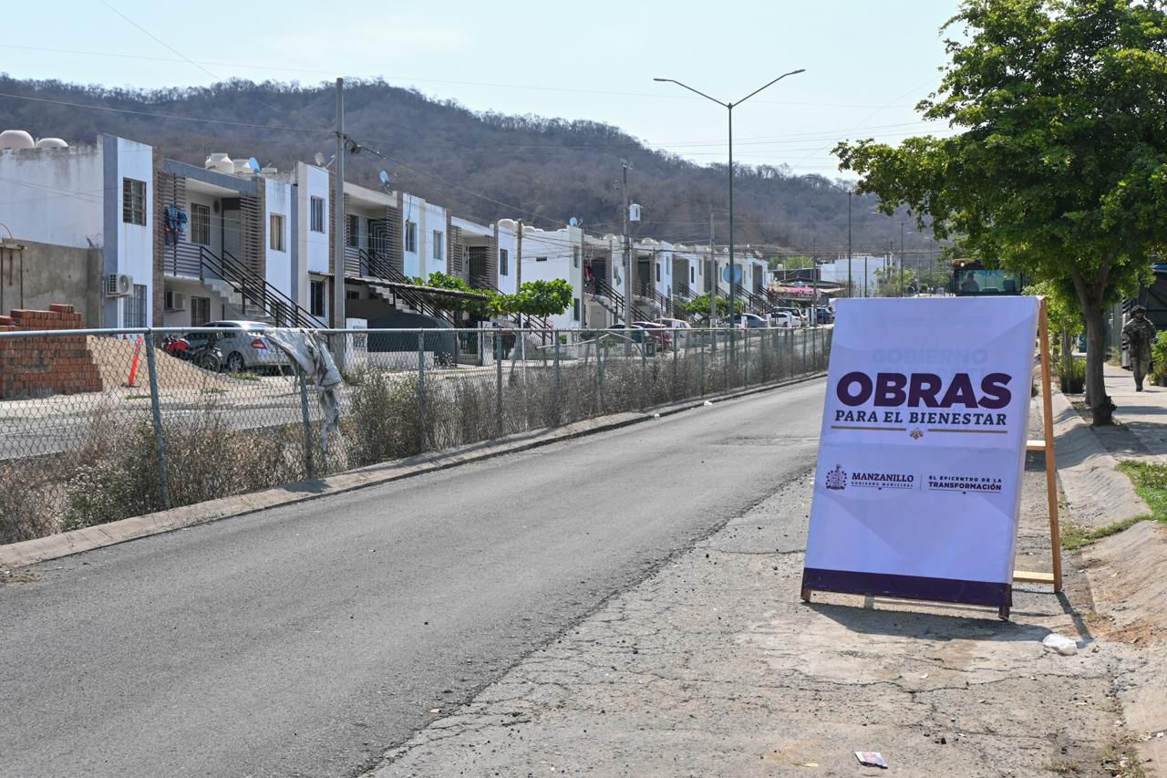 En este momento estás viendo Rosi Bayardo mejora vialidades diariamente; inicia rehabilitación de calle Valle de las Manzanas