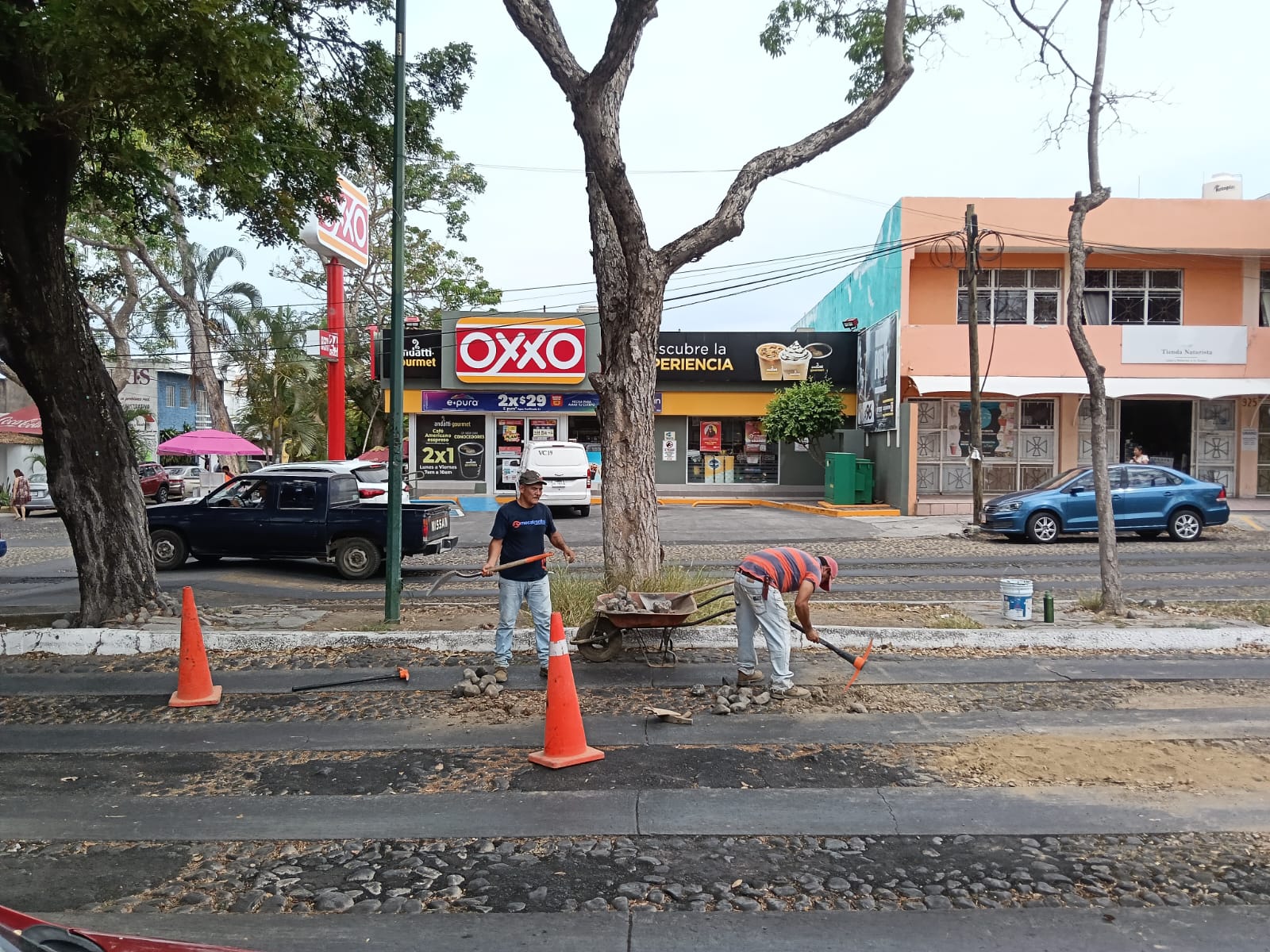 En este momento estás viendo Avanza programa de bacheo en colonias de Colima previo a temporada de lluvias
