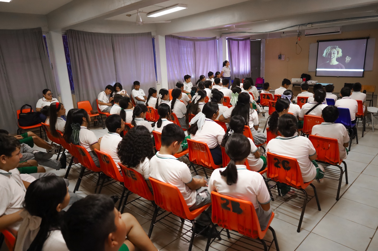 En este momento estás viendo Capacita DIF Tecomán a 136 alumnos en prevención de violencia