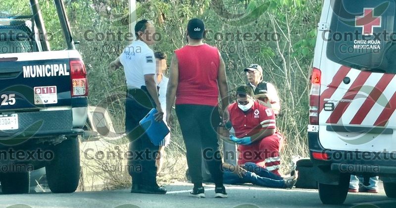 En este momento estás viendo Motociclista resulta lesionado tras derrapar en la carretera Tecomán–Boca de Pascuales