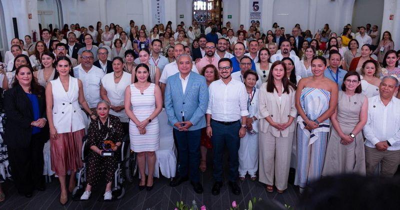 En este momento estás viendo Gobernadora participa en el 5to Congreso Nacional de Mujeres Industriales de Canacintra, en Manzanillo