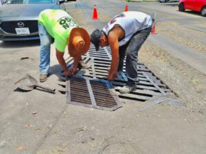Lee más sobre el artículo Ayuntamiento de Colima inicia desazolve y limpieza de alcantarillas previo a lluvias
