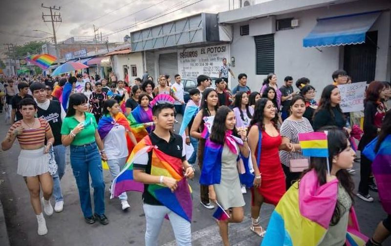 En este momento estás viendo Invitan a familias a participar en la sexta Marcha del Orgullo en Tecomán; organizador denuncia intentos de boicot