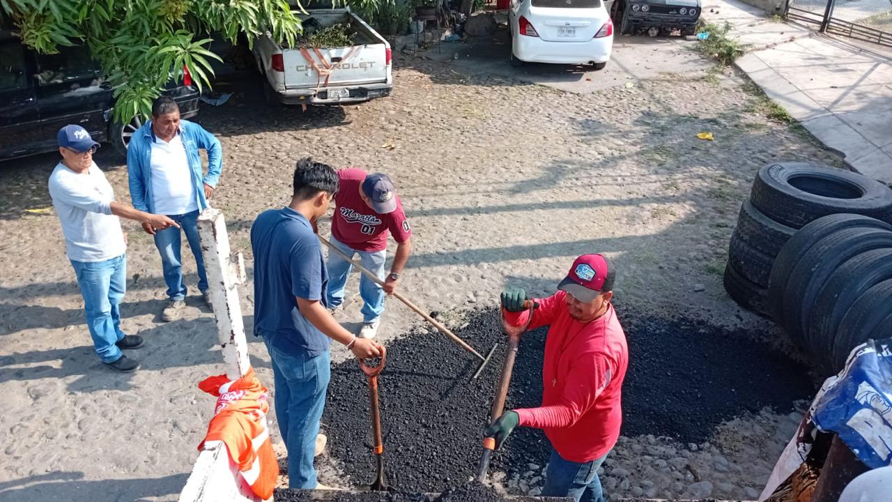 En este momento estás viendo Refuerza Ayuntamiento de Colima mantenimiento de calles y alcantarillas ante temporada de lluvias