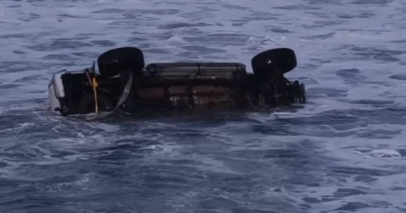 En este momento estás viendo Camioneta queda atrapada en playa entre El Real y Pascuales