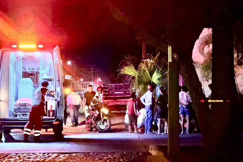 En este momento estás viendo Tres menores gravemente lesionados tras choque entre motocicleta y camioneta en Tecomán