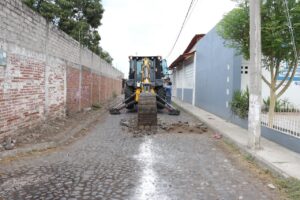 Lee más sobre el artículo Armando Reyna inicia rehabilitación de drenaje en la colonia Lázaro Cárdenas