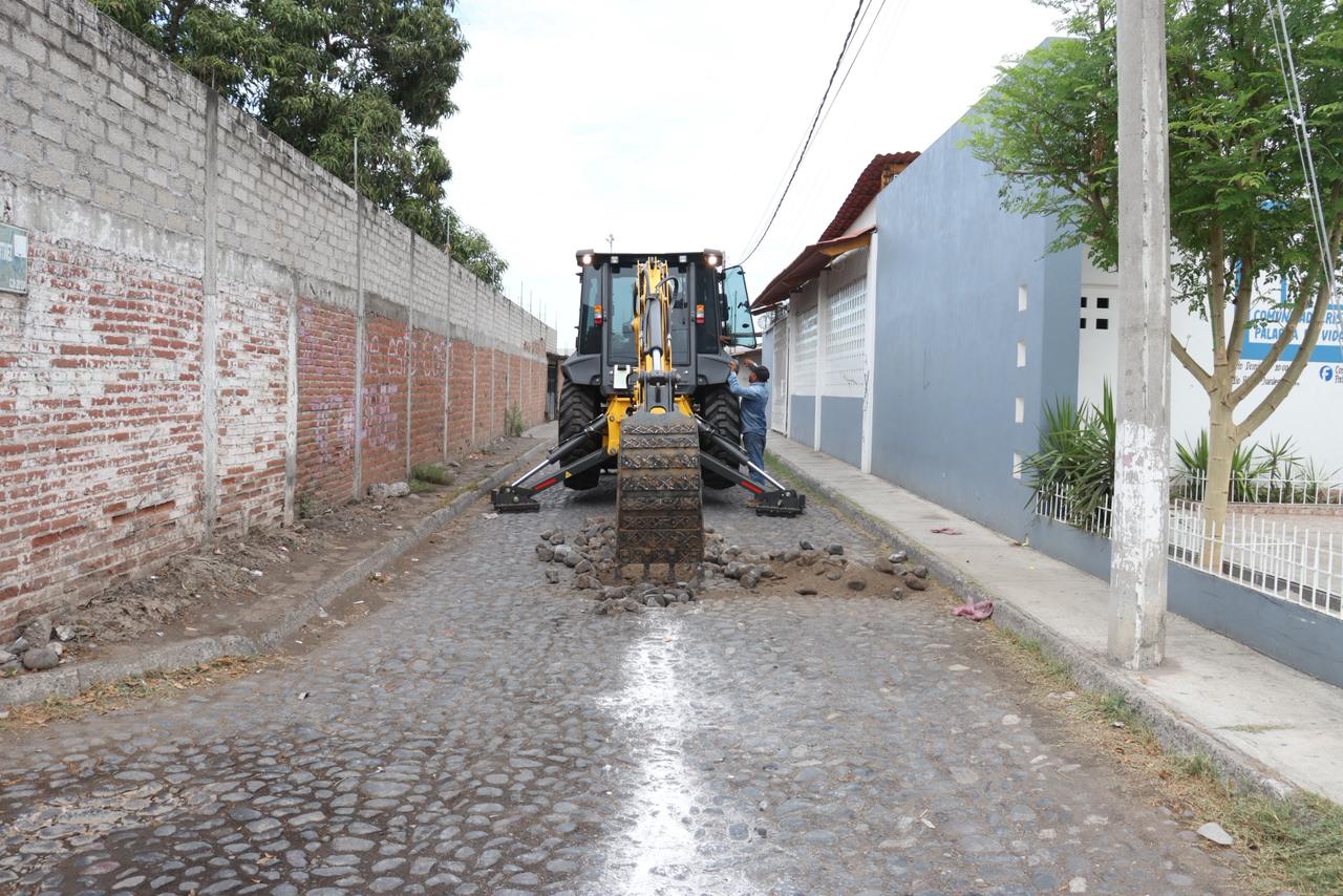 En este momento estás viendo Armando Reyna inicia rehabilitación de drenaje en la colonia Lázaro Cárdenas