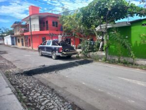 Lee más sobre el artículo Instala Gobierno de Tecomán reductores de velocidad en diversos puntos del municipio