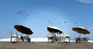 Lee más sobre el artículo Mar de fondo mantiene oleaje elevado en playas de Tecomán