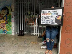 Lee más sobre el artículo Padres bloquean CAM Tecomán ; exigen separación de niveles educativos