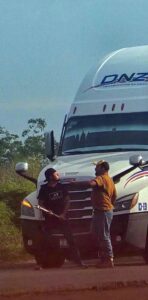Lee más sobre el artículo Roce entre tráileres provoca discusión y moviliza a la Guardia Nacional en el crucero de Caleras