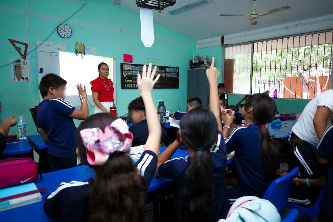 En este momento estás viendo DIF Tecomán lleva talleres de prevención y autocuidado a estudiantes de primaria