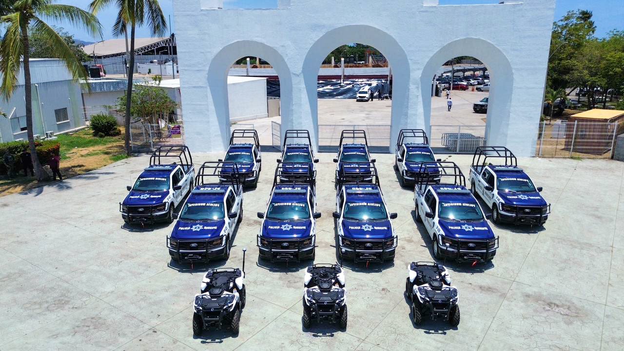 En este momento estás viendo Rosi Bayardo continúa reforzando la seguridad de Manzanillo con 10 nuevas patrullas