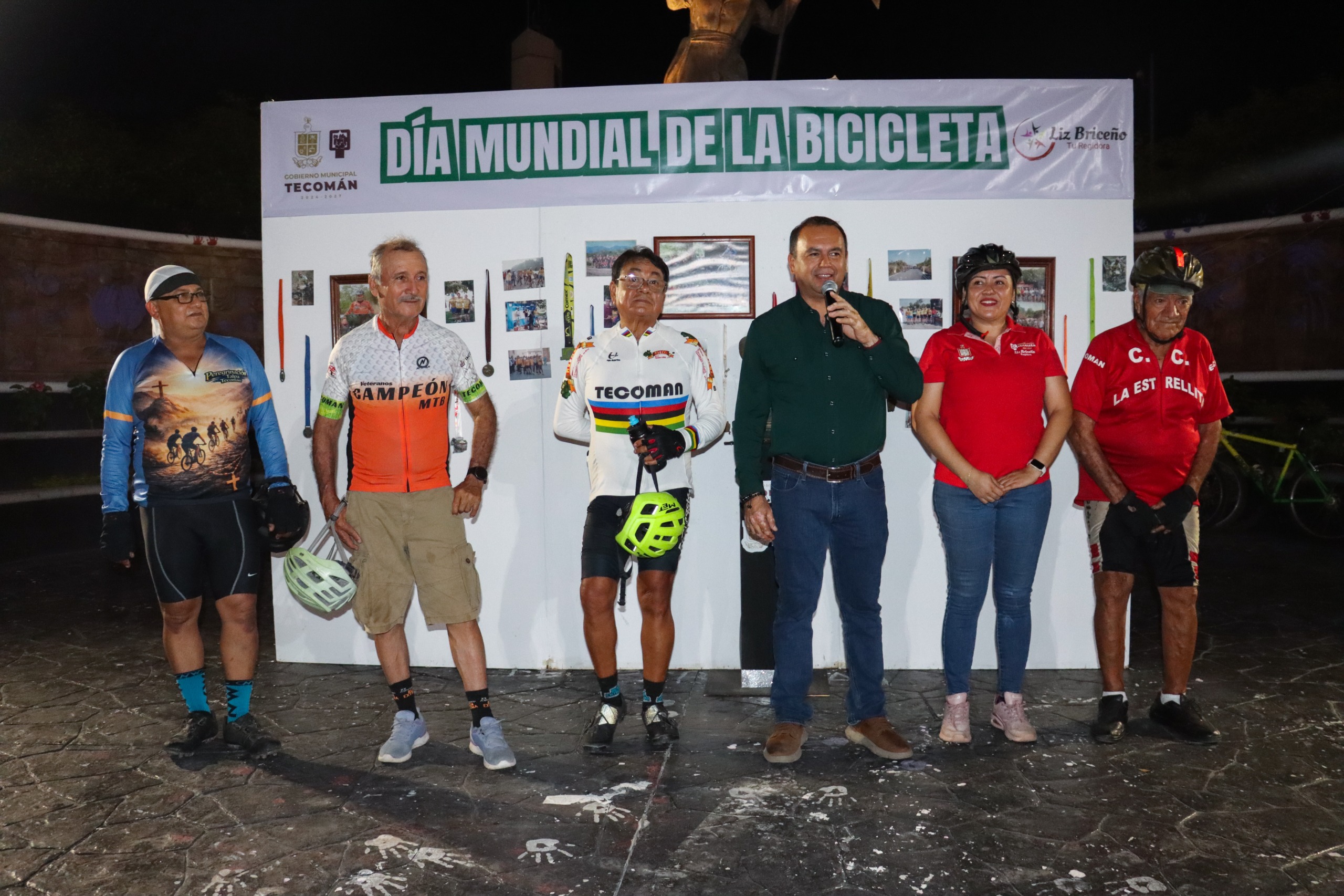 En este momento estás viendo Reconoce Armando Reyna a ciclistas tecomenses por su trayectoria y aportación al deporte
