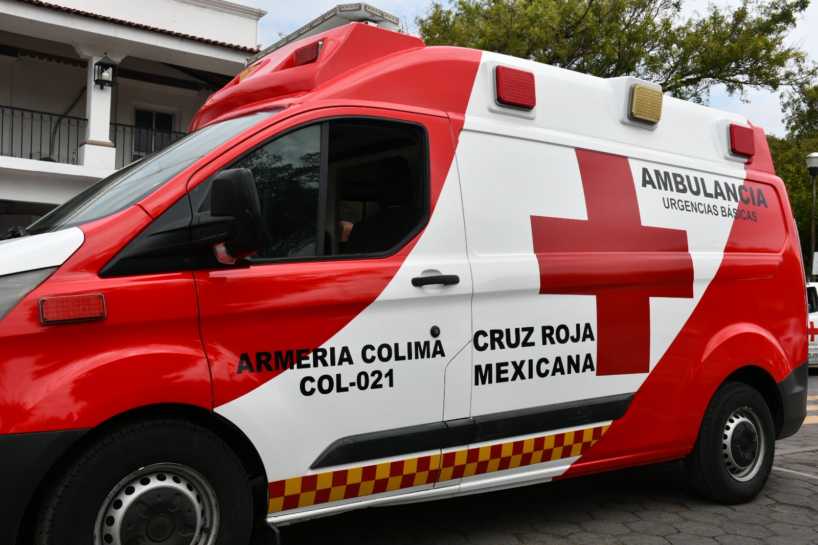 En este momento estás viendo Entregan ambulancia y equipo especializado para fortalecer servicios de emergencia en Armería