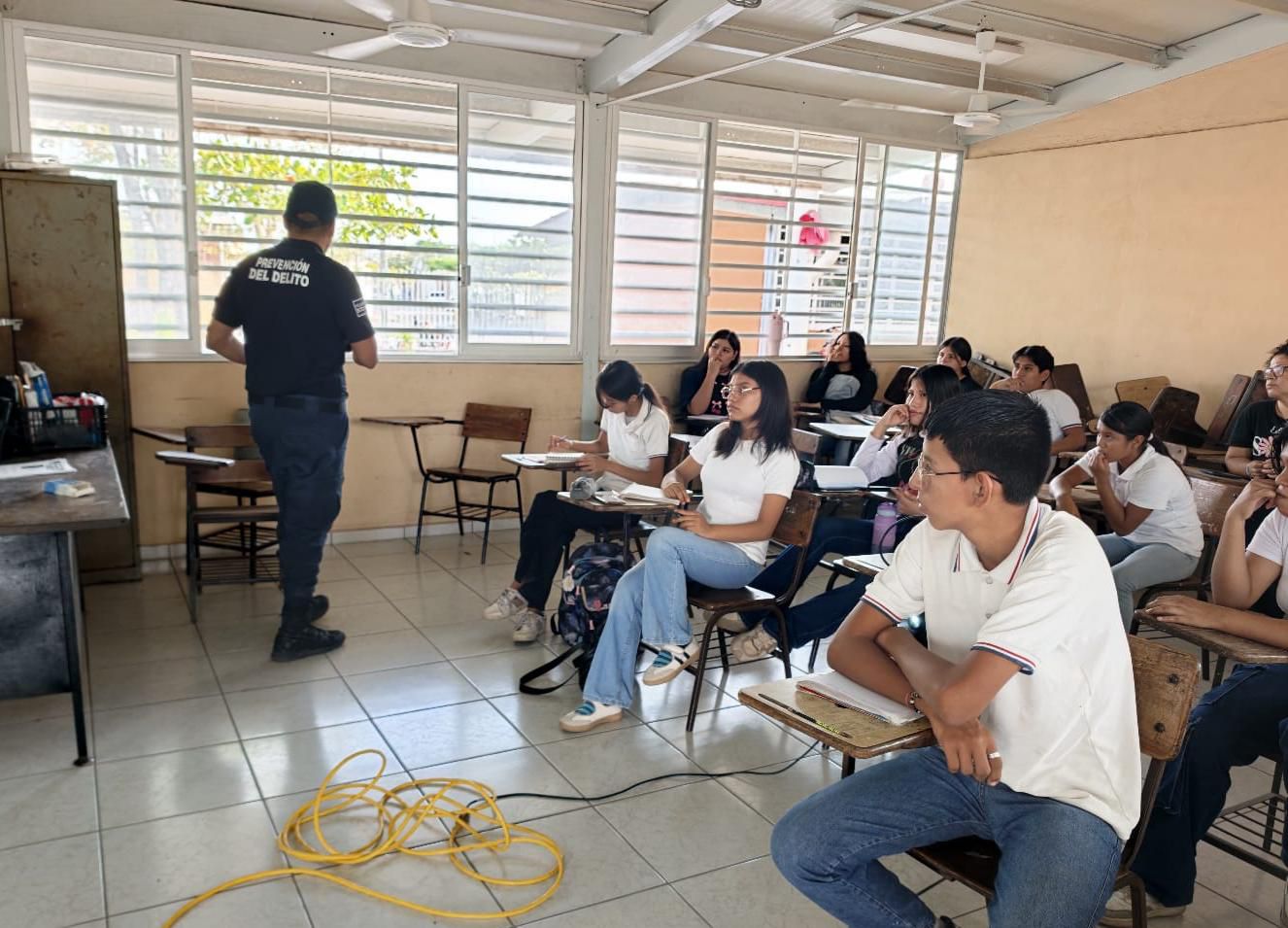 En este momento estás viendo Capacitan a estudiantes de Tecomán para evitar fraudes, acoso y riesgos en internet