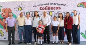 Lee más sobre el artículo Gobierno de Indira Vizcaíno beneficia a cerca de 500 estudiantes de Manzanillo y Minatitlán con ColiBecas Mochilas, Útiles y Uniformes
