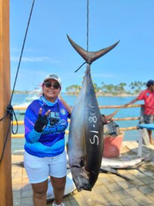 Lee más sobre el artículo Noemí Ávila representara a Tecomán en el Vl campeonato de Pesca desde la playa en Florida