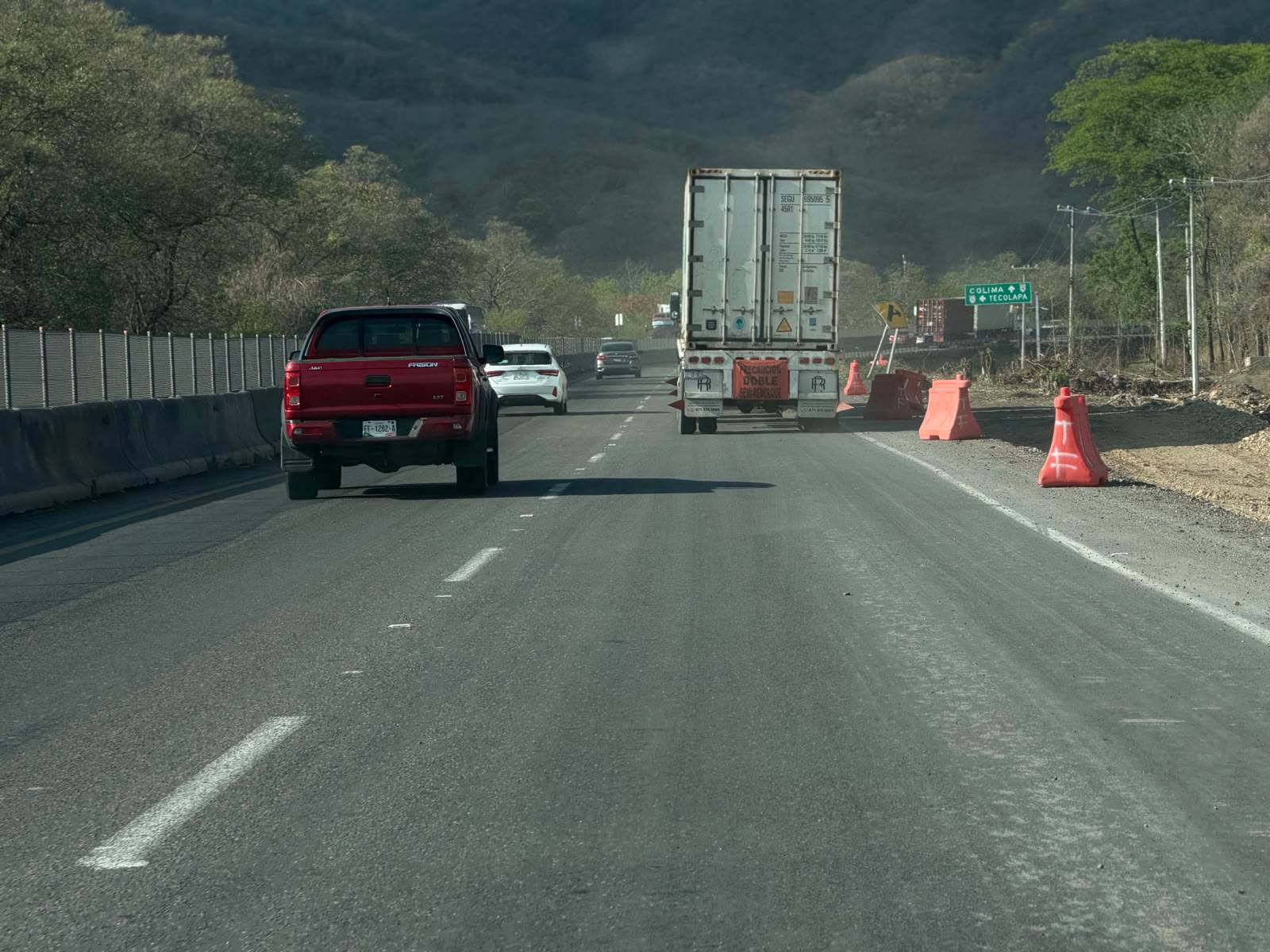 En este momento estás viendo Alertan por riesgo de golpe de calor ante largas esperas en la autopista Colima-Manzanillo
