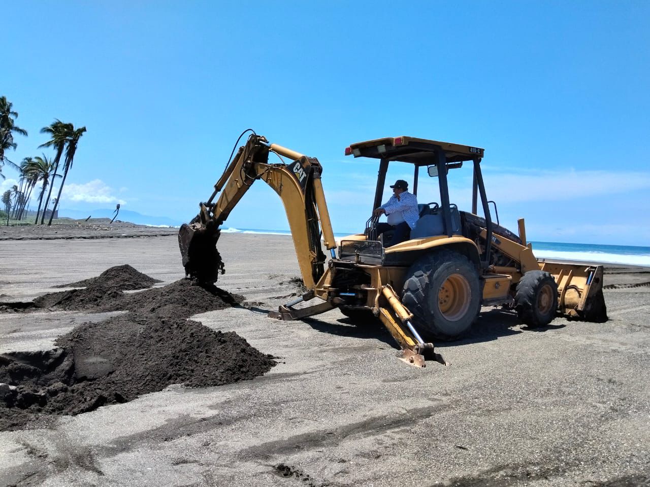 En este momento estás viendo Gobierno de Tecomán realiza apertura de la boca en Playa Tecuanillo