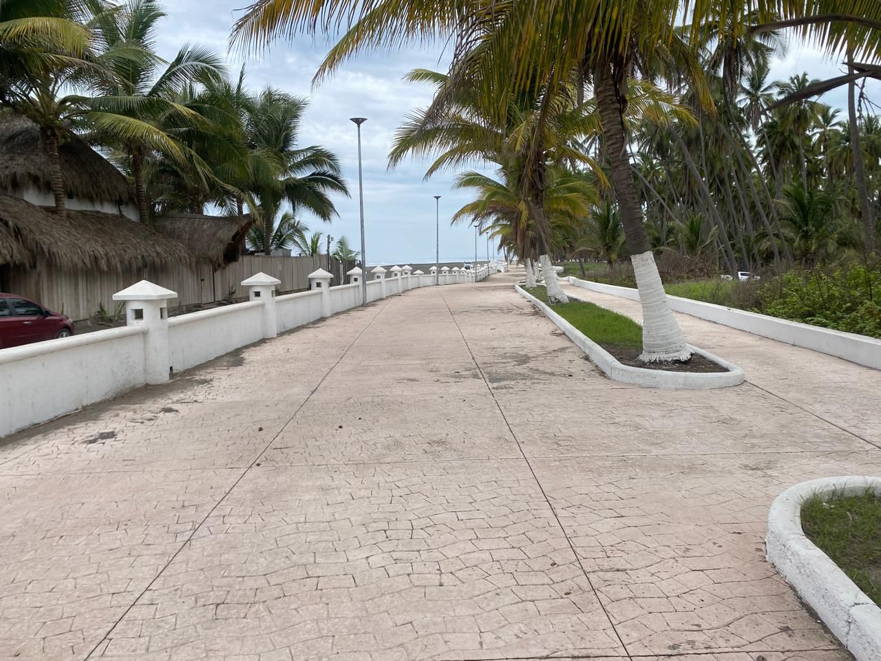 En este momento estás viendo Refuerzan limpieza y mantenimiento en el malecón de Playa El Real y Pascuales