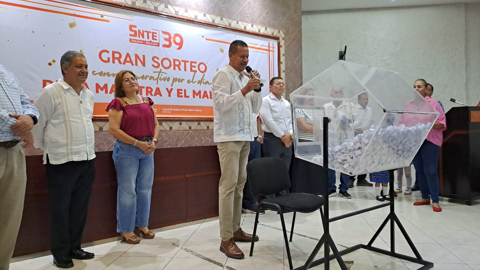 En este momento estás viendo Realiza SNTE 39 gran sorteo conmemorativo por el Día de la Maestra y el Maestro