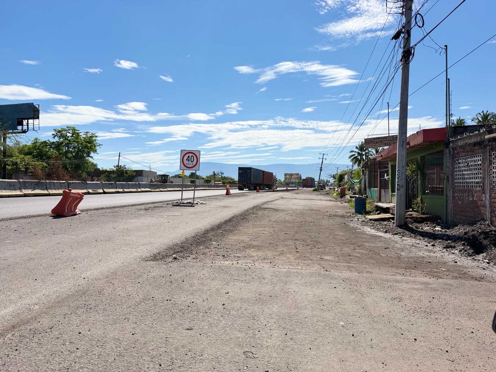 En este momento estás viendo Falta de acuerdos con afectados mantiene frenada desde enero un tramo de la ampliación de la autopista Armería–Tecomán