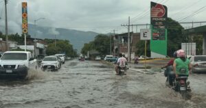 Lee más sobre el artículo Lluvias elevan el riesgo de accidentes; llaman a extremar precauciones en Tecomán