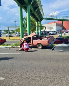 Lee más sobre el artículo Muere conductor tras impactar camioneta contra puente peatonal frente a Zentralia
