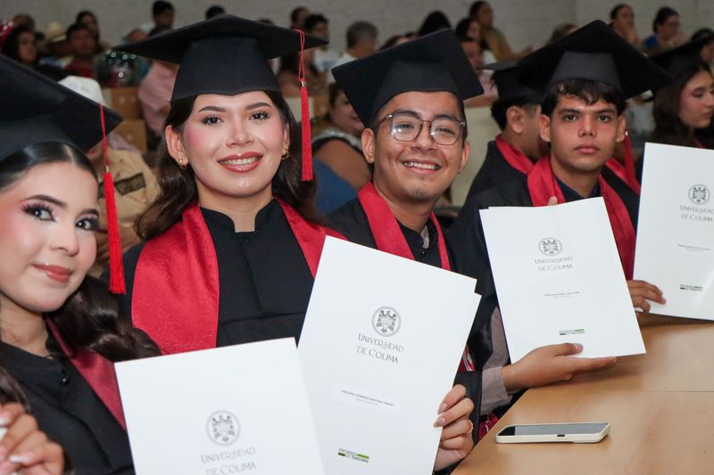 En este momento estás viendo Egresa generación 2023-26 del Bachillerato 20, en Tecomán, lista para enfrentar nuevos retos