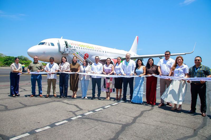 En este momento estás viendo Indira Vizcaíno recibe el primer vuelo AIFA-Manzanillo de Viva Aerobús; trasladó a 163 pasajeros