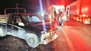 Lee más sobre el artículo Chocan contra muro de contención en la autopista Tecomán-Colima; hombre y menor resultan lesionados