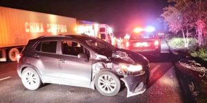 Lee más sobre el artículo Tráiler embiste a camioneta donde viajaba familia de profesionistas en la autopista Tecomán-Colima