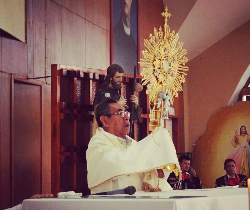 En este momento estás viendo Fallece Antonio Flores Galicia, artífice de la Coronación Pontificia de la Virgen de la Candelaria en Tecomán