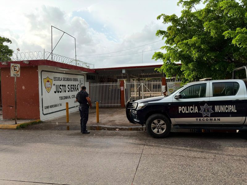 En este momento estás viendo Buscan evitar robos en escuelas de Tecomán; exhortan a reportar cualquier actividad sospechosa