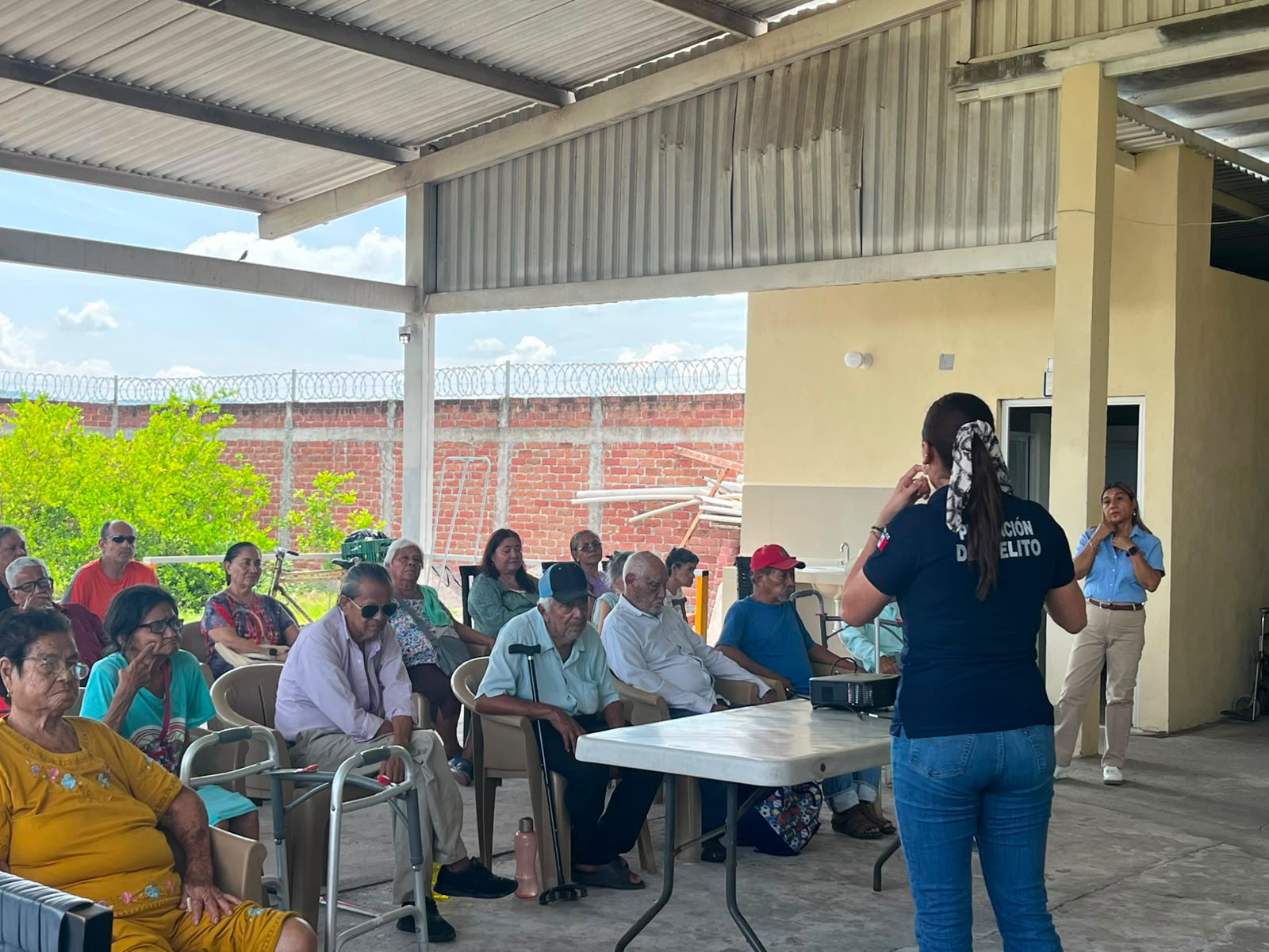 En este momento estás viendo Realizan taller para prevenir la violencia contra personas adultas mayores en Tecomán