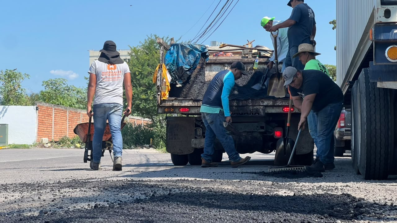En este momento estás viendo Ayuntamiento de Colima intensifica bacheo y mantenimiento pluvial por temporada de lluvias