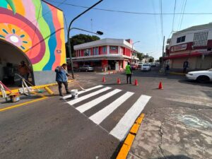Lee más sobre el artículo Mejoran señalética y cruces peatonales en el Mercado Obregón de Colima