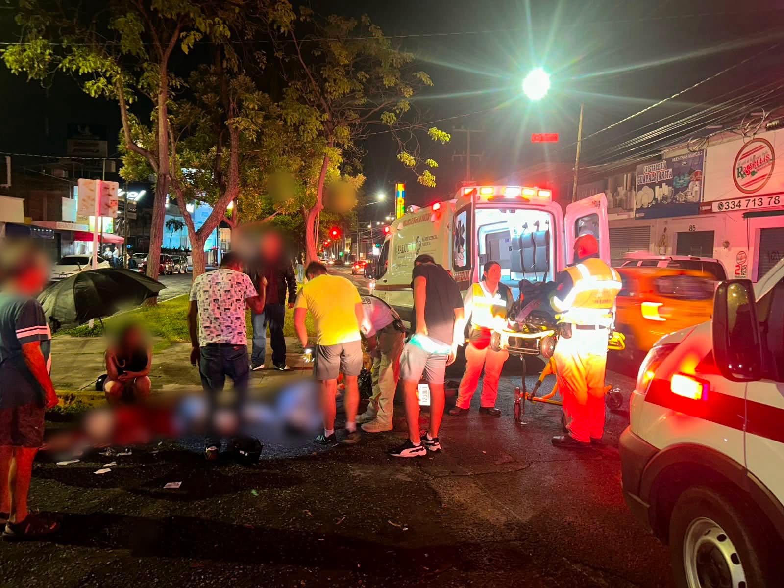 En este momento estás viendo CRUM atiende a tres lesionados tras accidente en avenida San Fernando