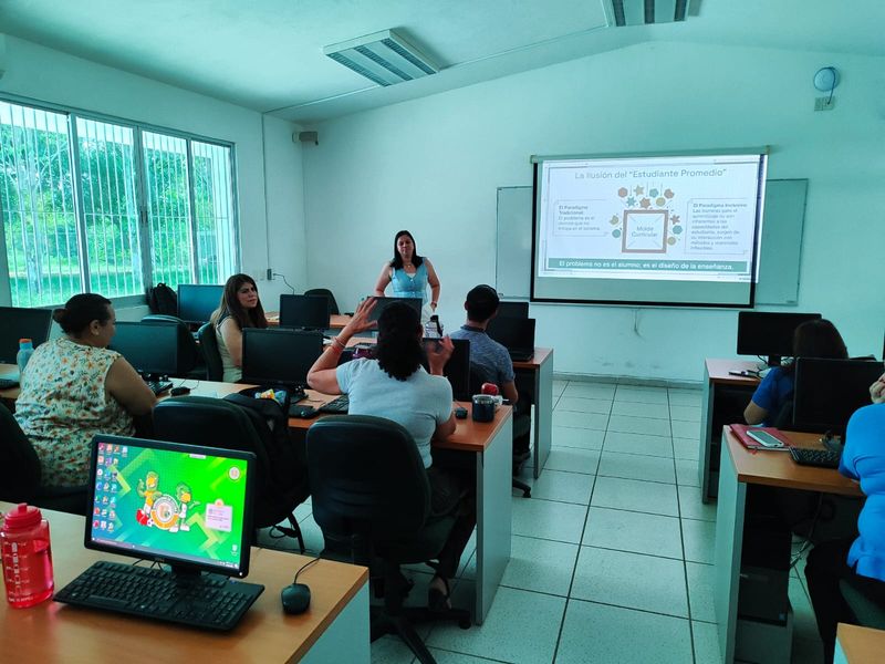 En este momento estás viendo Capacitan a docentes del Bachillerato 27 en estrategias para una educación más inclusiva