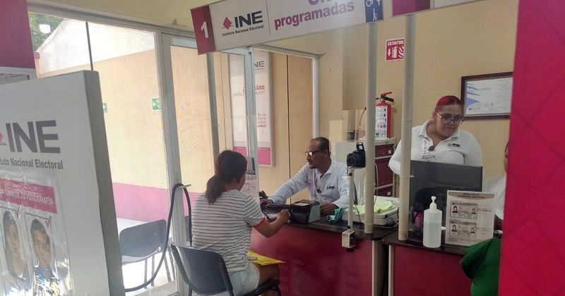 En este momento estás viendo INE acerca credencialización a comunidades de Armería, Ixtlahuacán y Cerro Ortega
