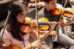 Lee más sobre el artículo Naitsabé Martínez representa nuevamente a Colima en la Orquesta Sinfónica Infantil de México