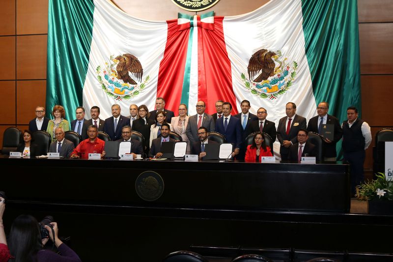 En este momento estás viendo UdeC refrenda compromiso con la transparencia y rendición de cuentas ante la Cámara de Diputados