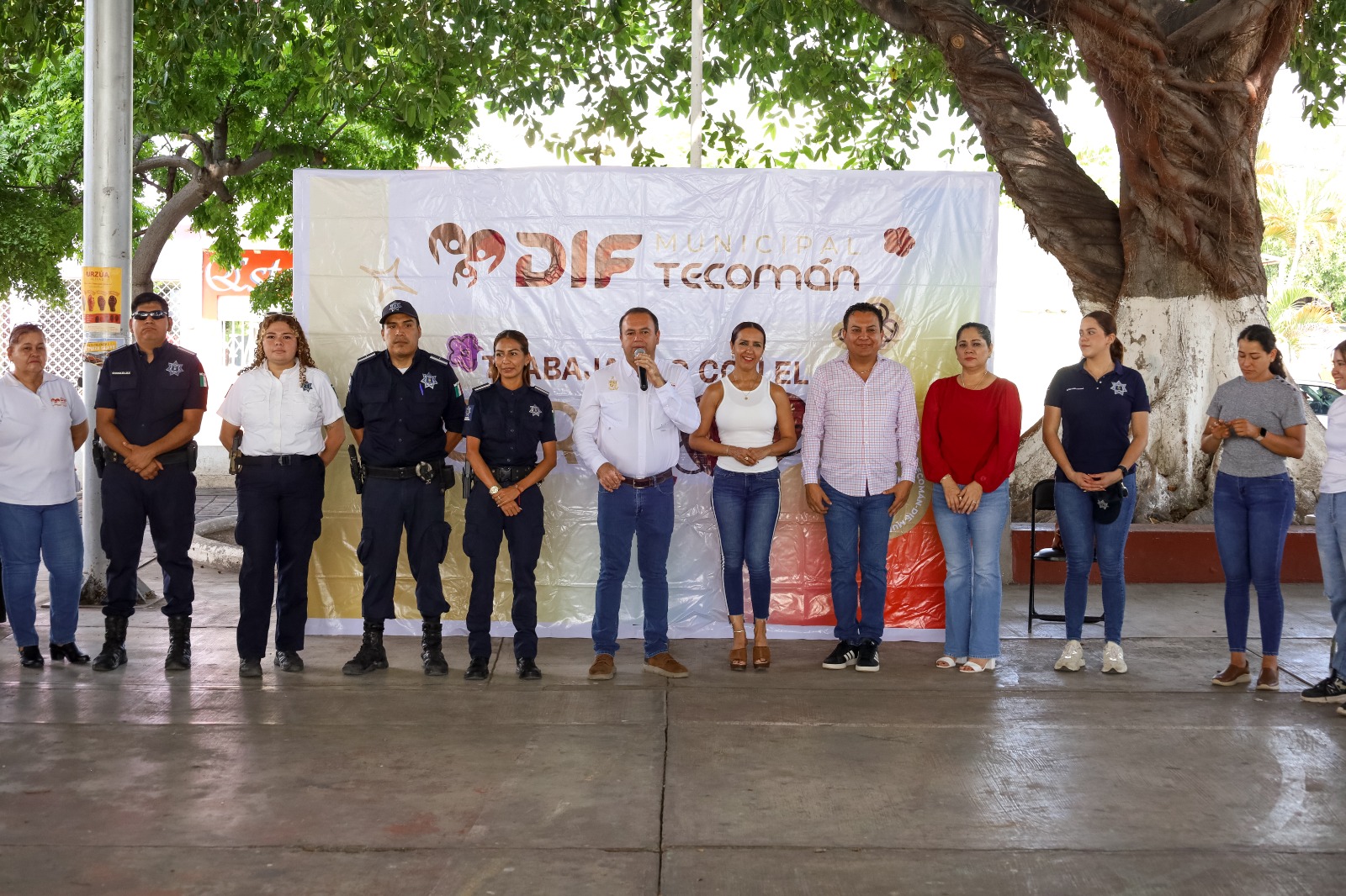 En este momento estás viendo Armando Reyna y Mili Cuevas inauguran los Cursos de Verano 2026