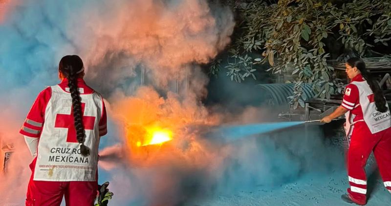 En este momento estás viendo Bomberos de Tecomán fortalecen capacitación en uso de extintores