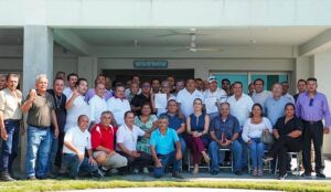 Lee más sobre el artículo Rosi Bayardo mantiene cercanía con los sectores de la población; se reúne con taxistas de Manzanillo