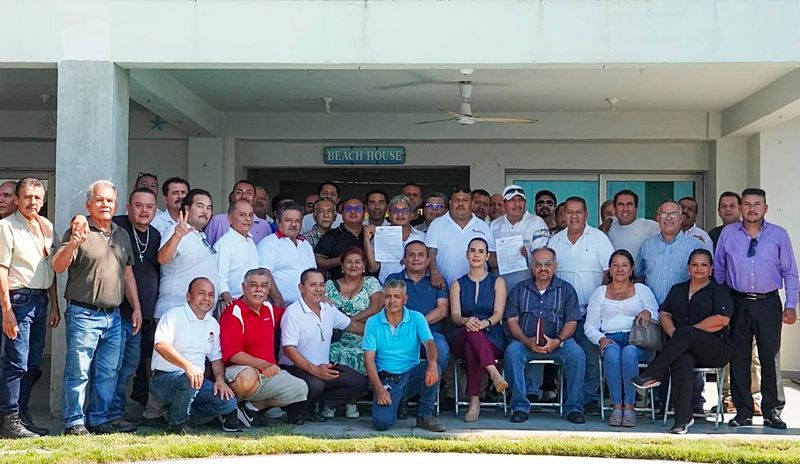En este momento estás viendo Rosi Bayardo mantiene cercanía con los sectores de la población; se reúne con taxistas de Manzanillo