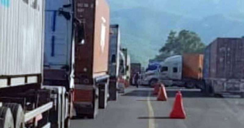 En este momento estás viendo Habitantes de Tecolapa piden habilitar camino alterno ante caos vial por obras carreteras